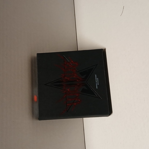 Jeffree Star Weirdo Mini Palette Black Red Star Logo Box design NWT - Picture 7 of 10